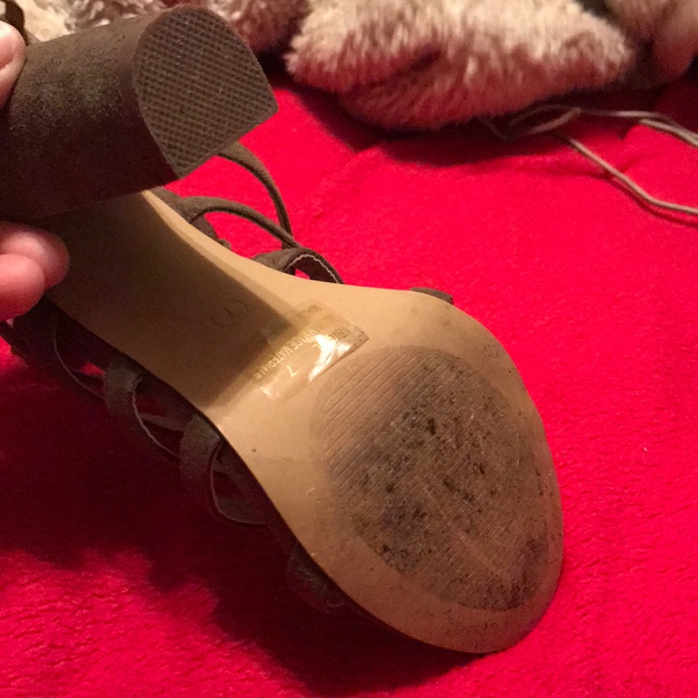 Heels - Picture 4 of 4